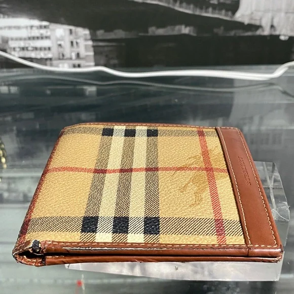Authentic Classic Burberry Bifold Wallet - Picture 13 of 15